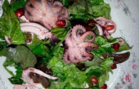 салат с осьминогом
